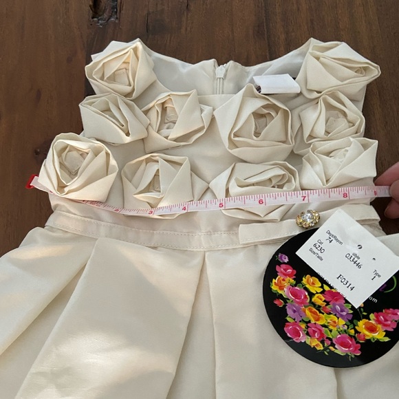 Stunning party dress with tags - Picture 5 of 6